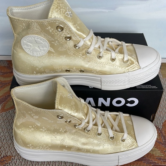 Converse WMNS CTAS A06829C
CTAS LIFT HI
LEMON DROP/VINTAGE WHITE/EGRET
Platforms - Picture 3 of 16